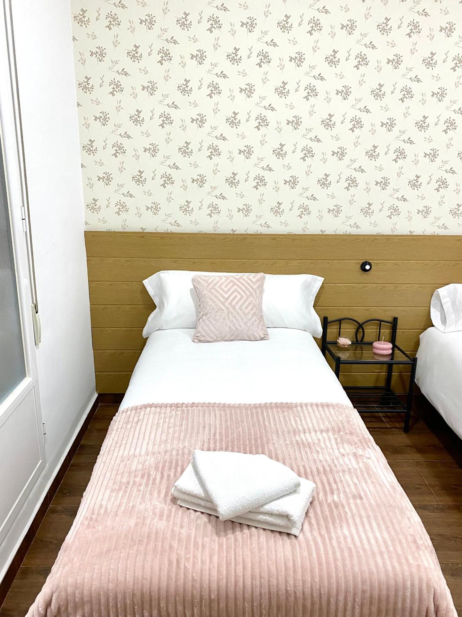 Apartamentos Fuencarral II Madrid Kamer foto